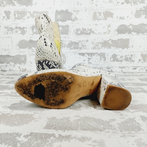 Steve Madden Rookie Snake Print Pull On Block Heel Ankle Boots T593 - Picture 8 of 16